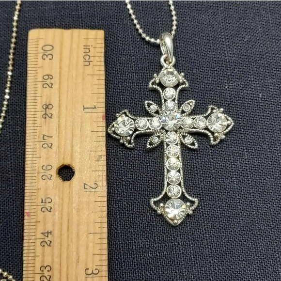 Unworn Vintage Premier Designs Silver Made With Swarovski Crystal Cross Necklace - Picture 3 of 3